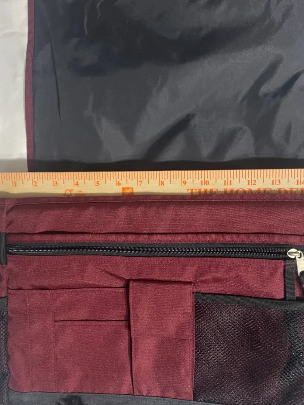 15 inch Eddie Bauer messenger bag, Marron, NWOT, Multiple Pockets, Nylon Strap